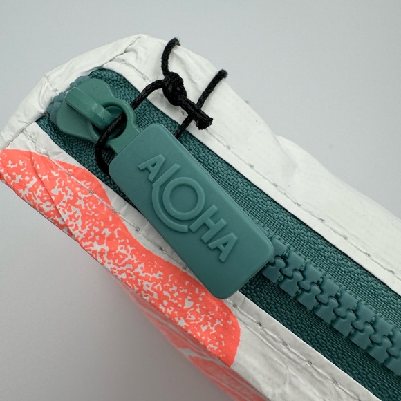 Aloha Collection Limited Edition Waikiki Tote & Pouch Set - Picture 12 of 13